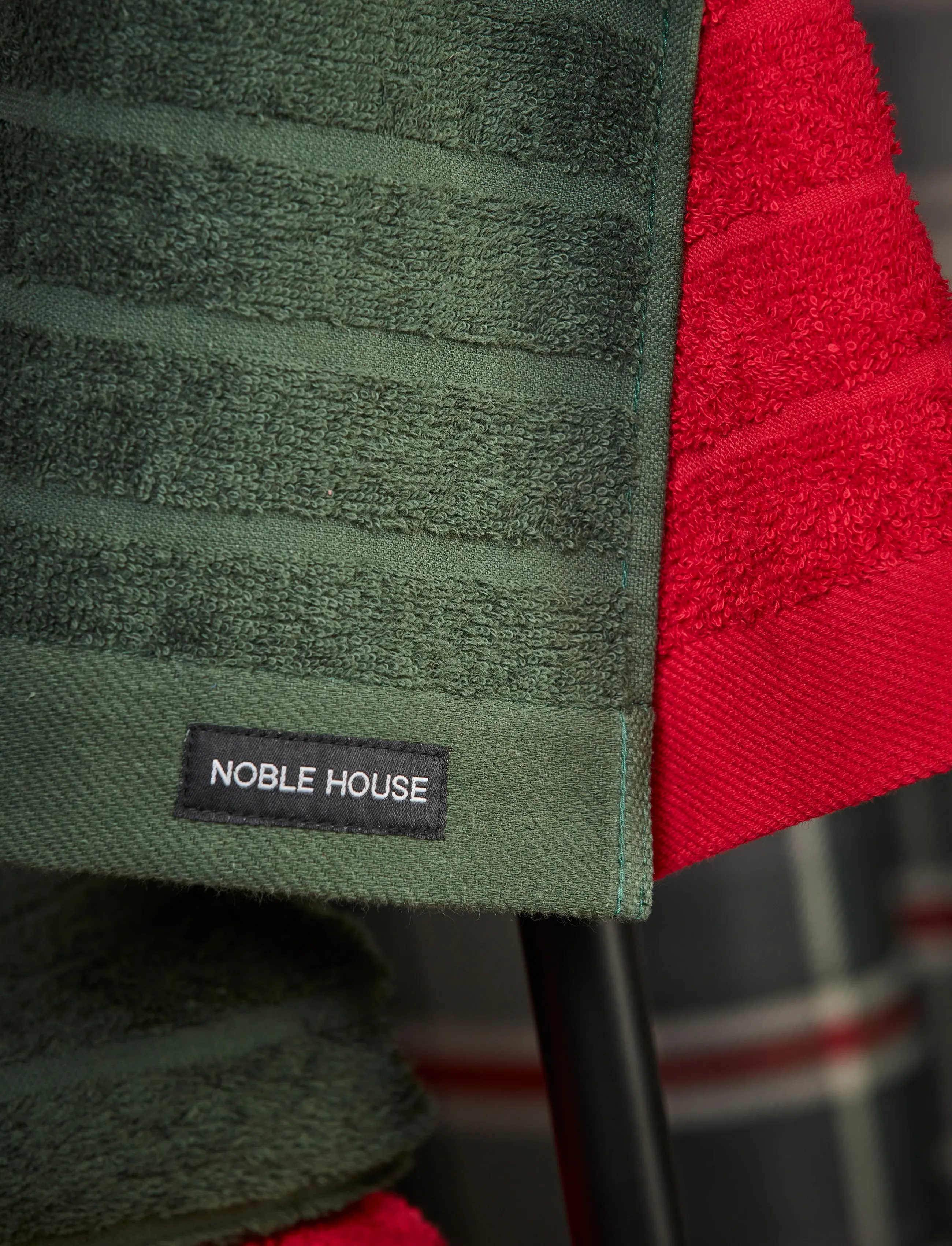 Noble House - HÅNDKLÆDE NOVALIE - badehåndklæder - d.green - 2