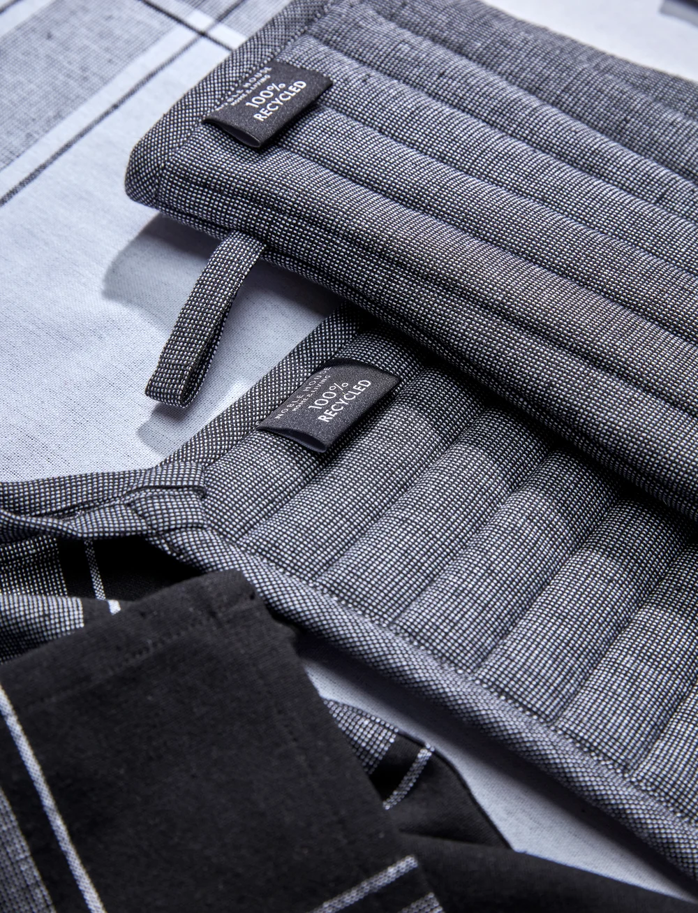 Noble House - PAN HOLDER 2-P RONJA RECYCLED - weihnachtstextilien - black - 2