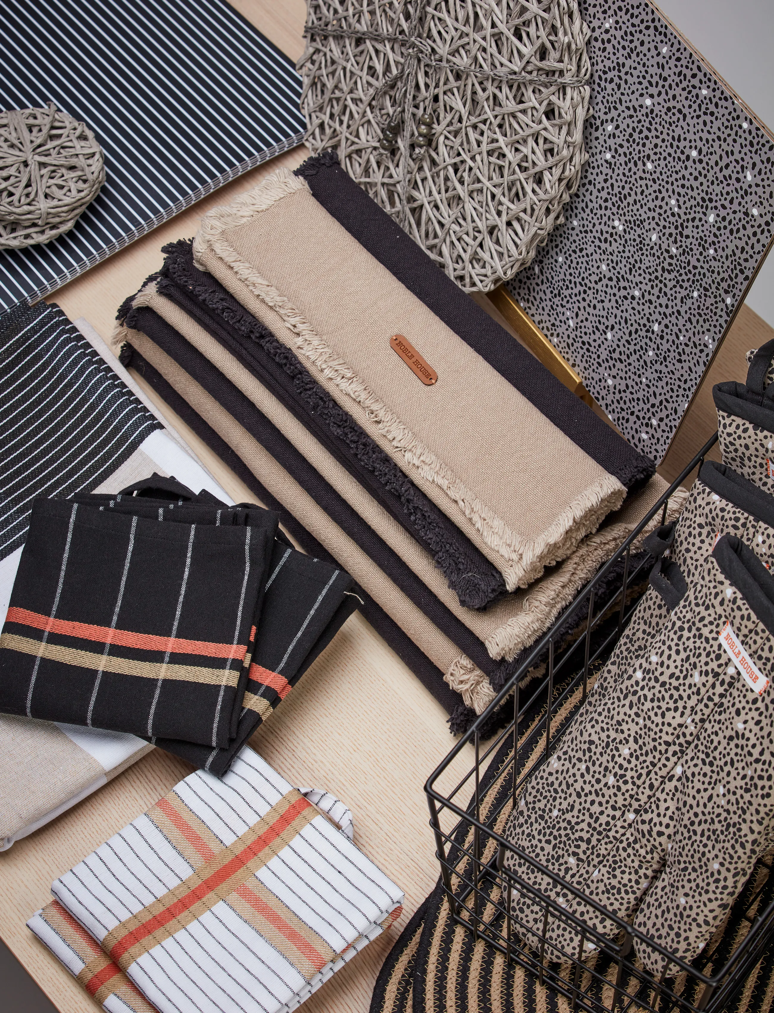 Noble House Løber Anders 40X140 Sort 40X140, cm, Kitchen Textiles, Schwarz - Tablecloths & Table Runners, Homeware