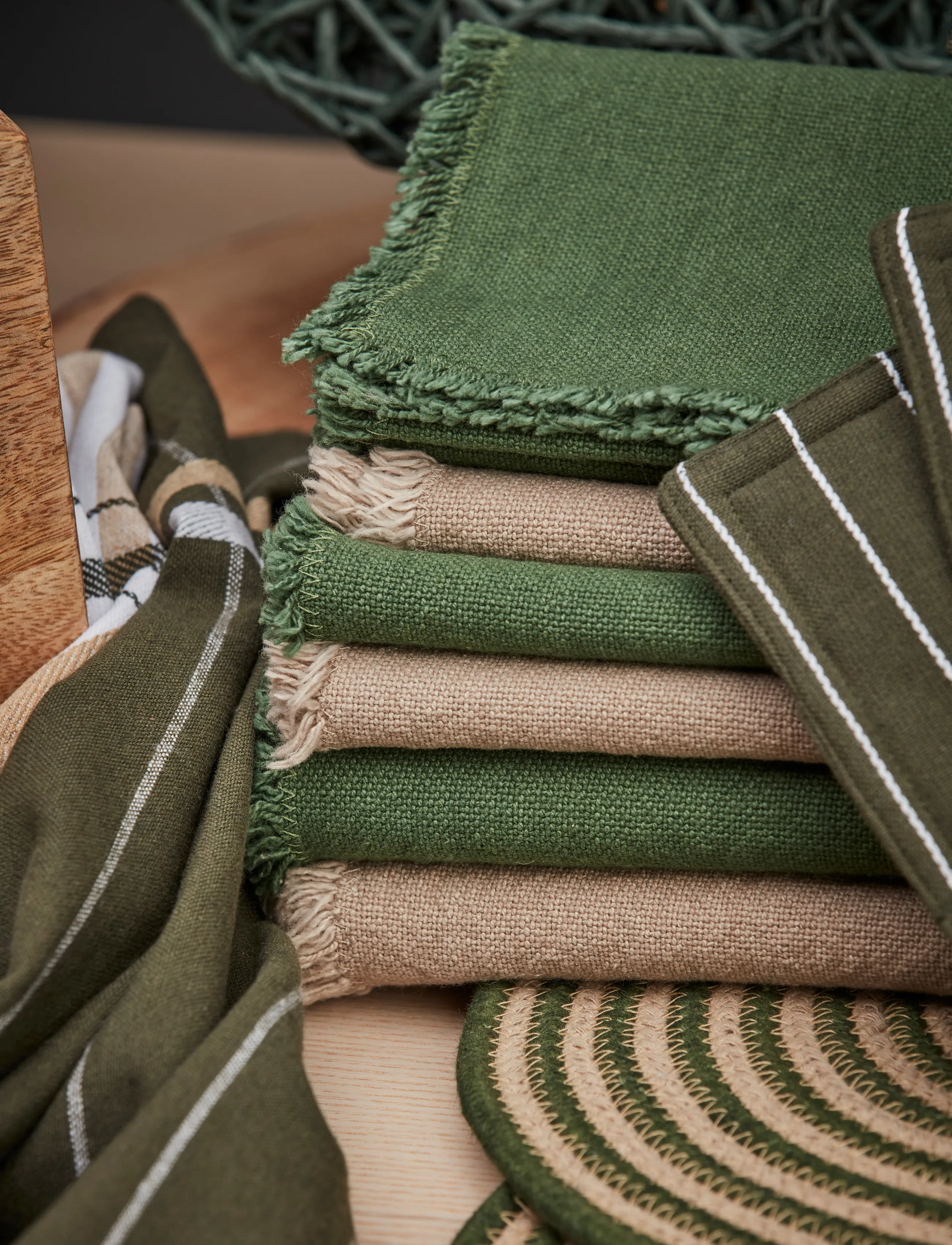 Noble House Løber Anders 40X140 Sort 40X140, cm, Kitchen Textiles, Grün - Tablecloths & Table Runners, Homeware