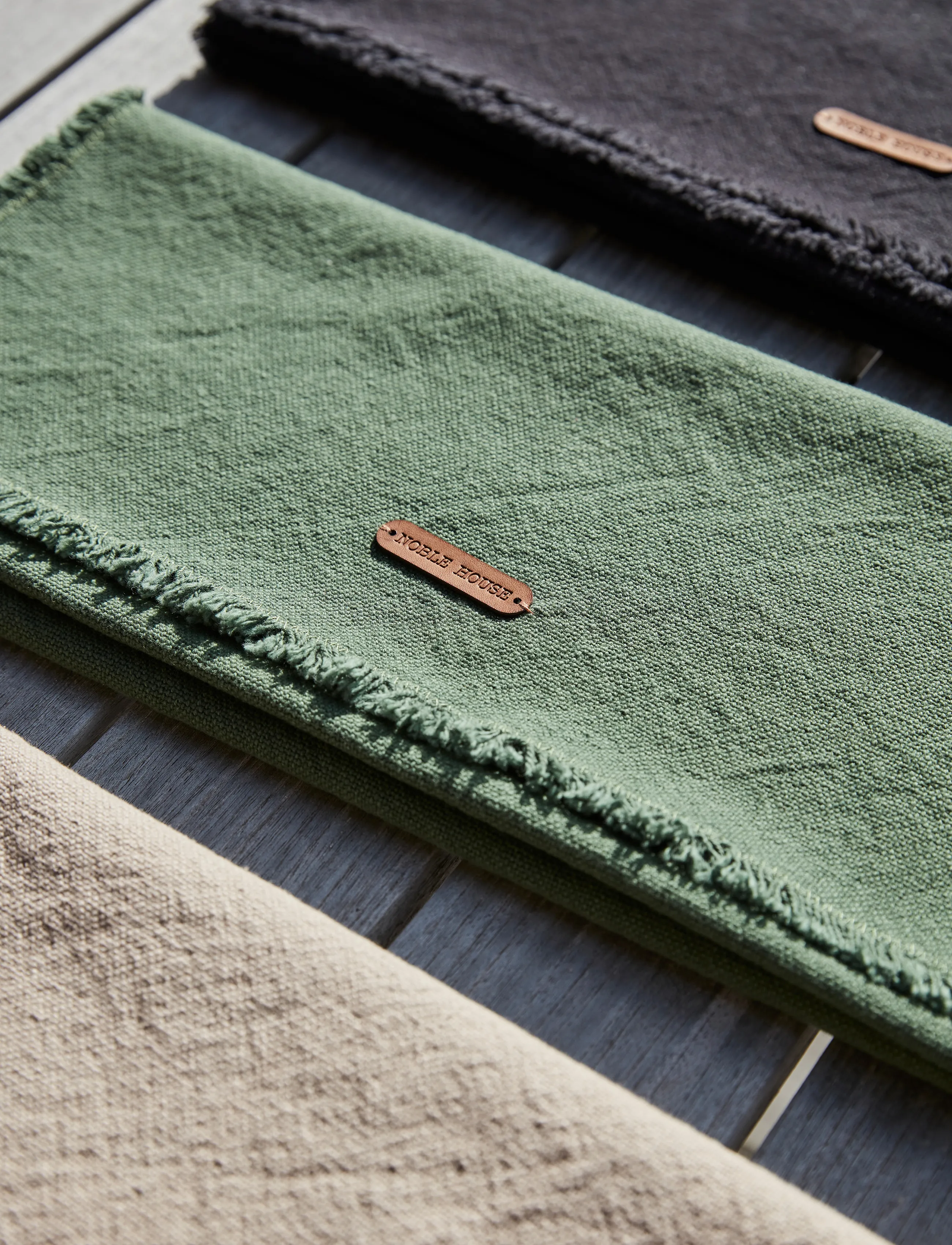 Noble House - RUNNER ANDERS 40X140 CM - tischdecken & tischläufer - d.green - 2