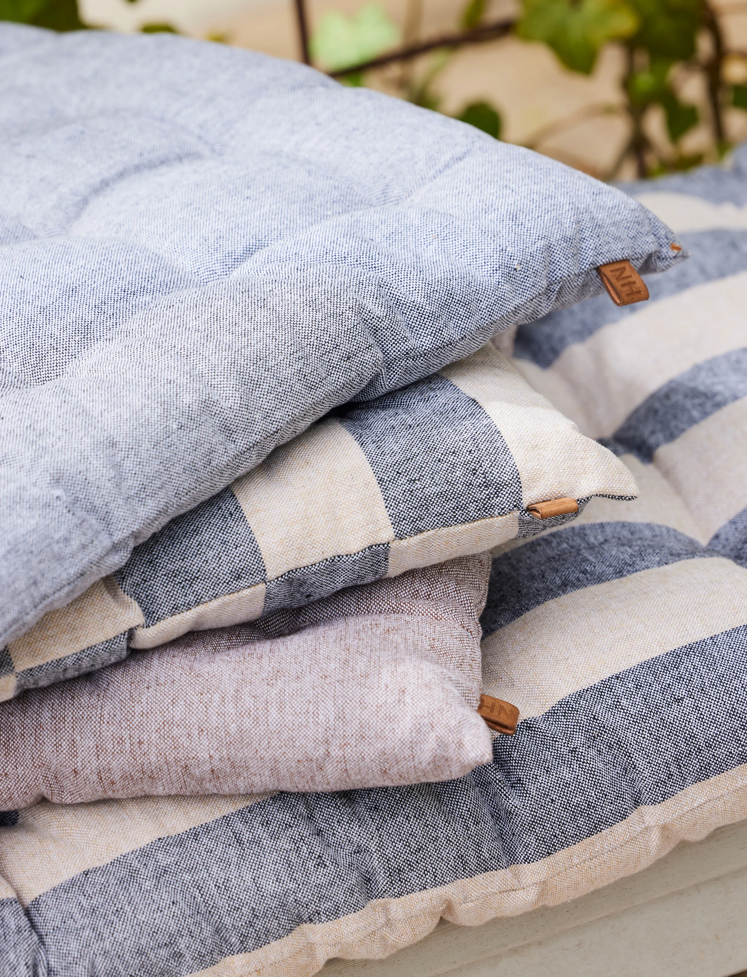 Noble House - BENCH CUSHION - stripe 40x - 2