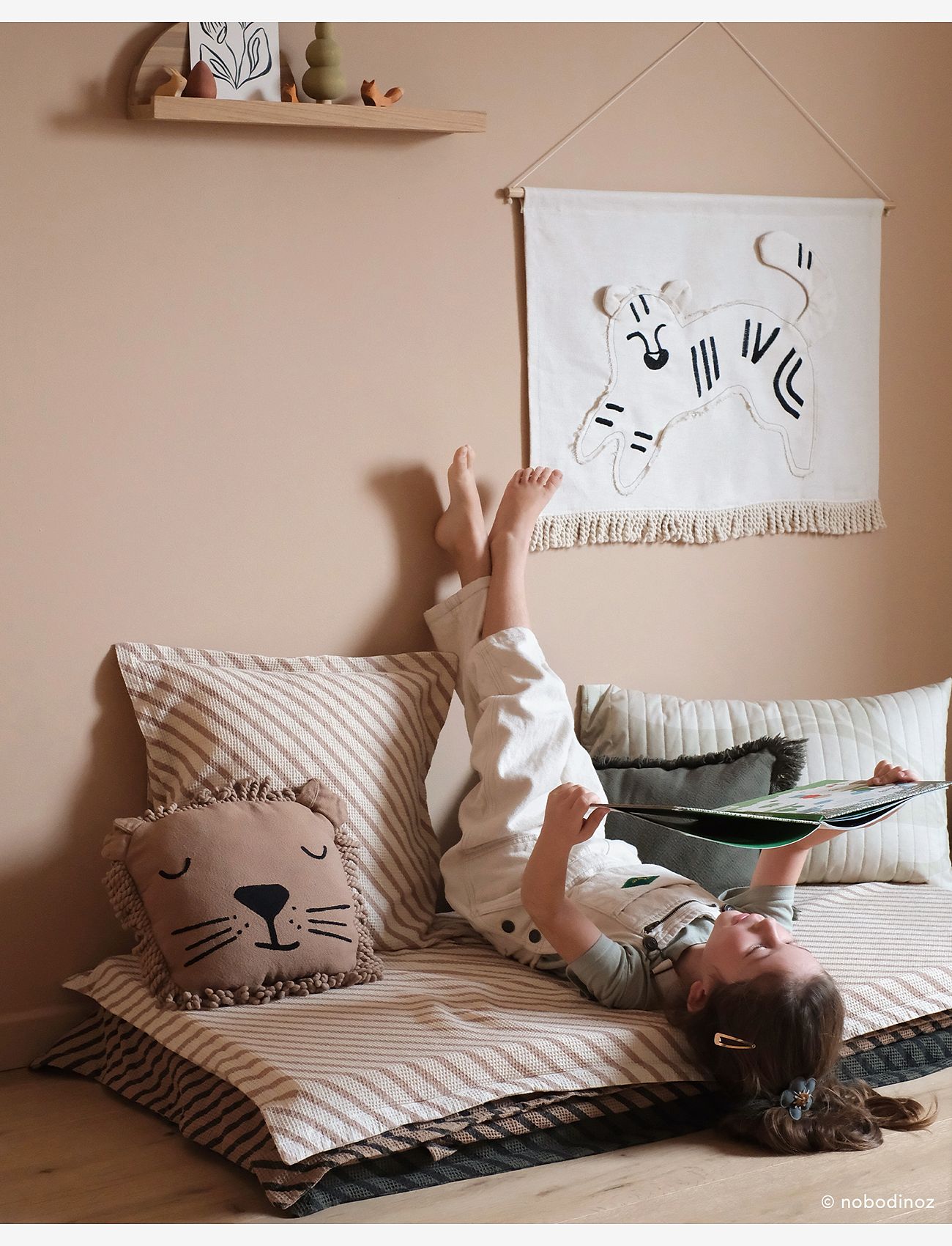 NOBODINOZ - LION FACE EMBROIDERY CUSHION 34X34 - dekorative kissen - sesame - 2