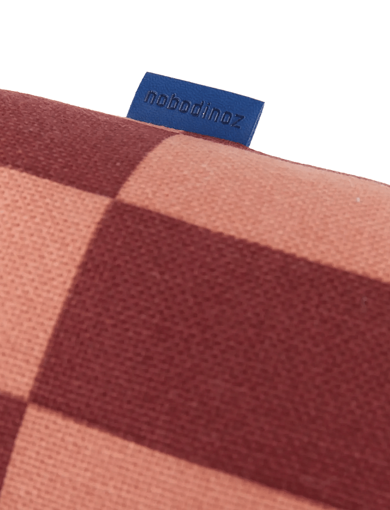 NOBODINOZ - VIBES CYLINDER CUSHION 50X18 - dekorative kissen - maroon tiles - 3