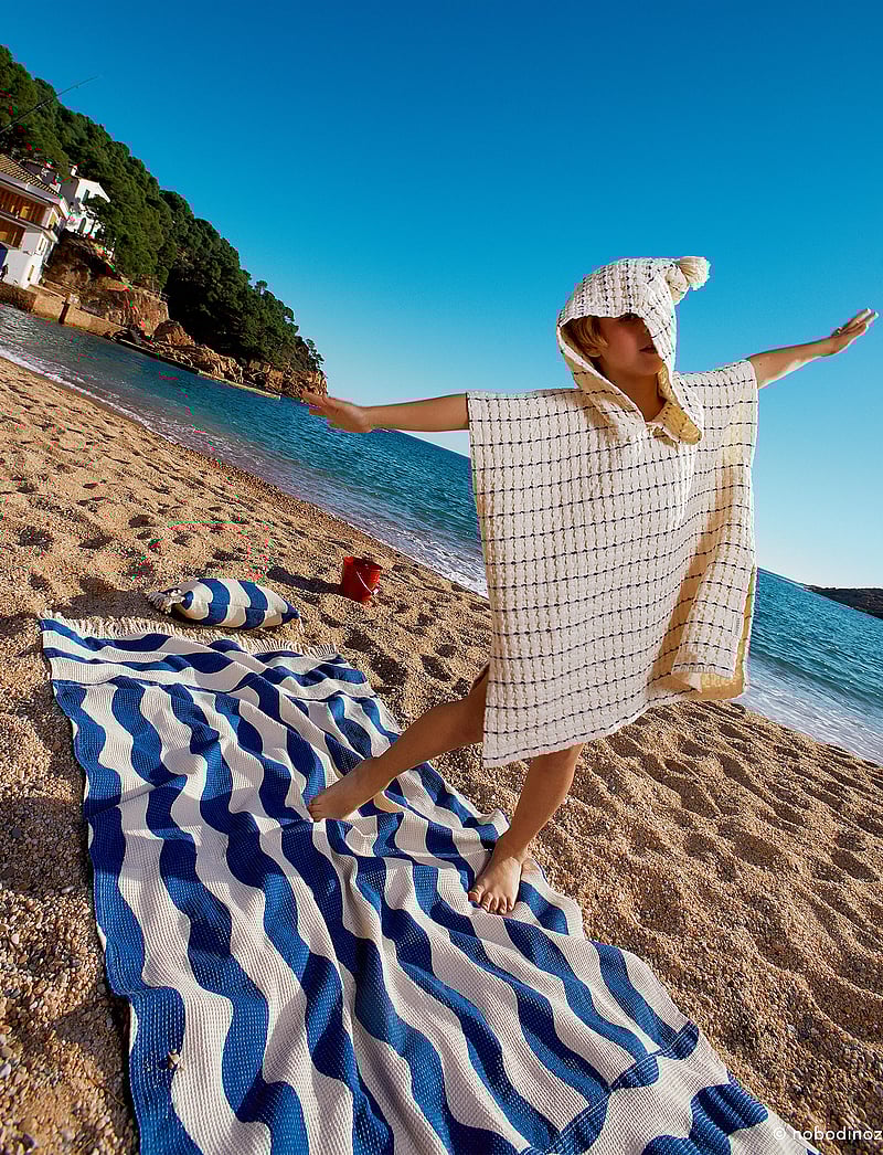 NOBODINOZ - PORTOFINO BEACH TOWEL 84X150 - rätikud - blue waves waffle - 5