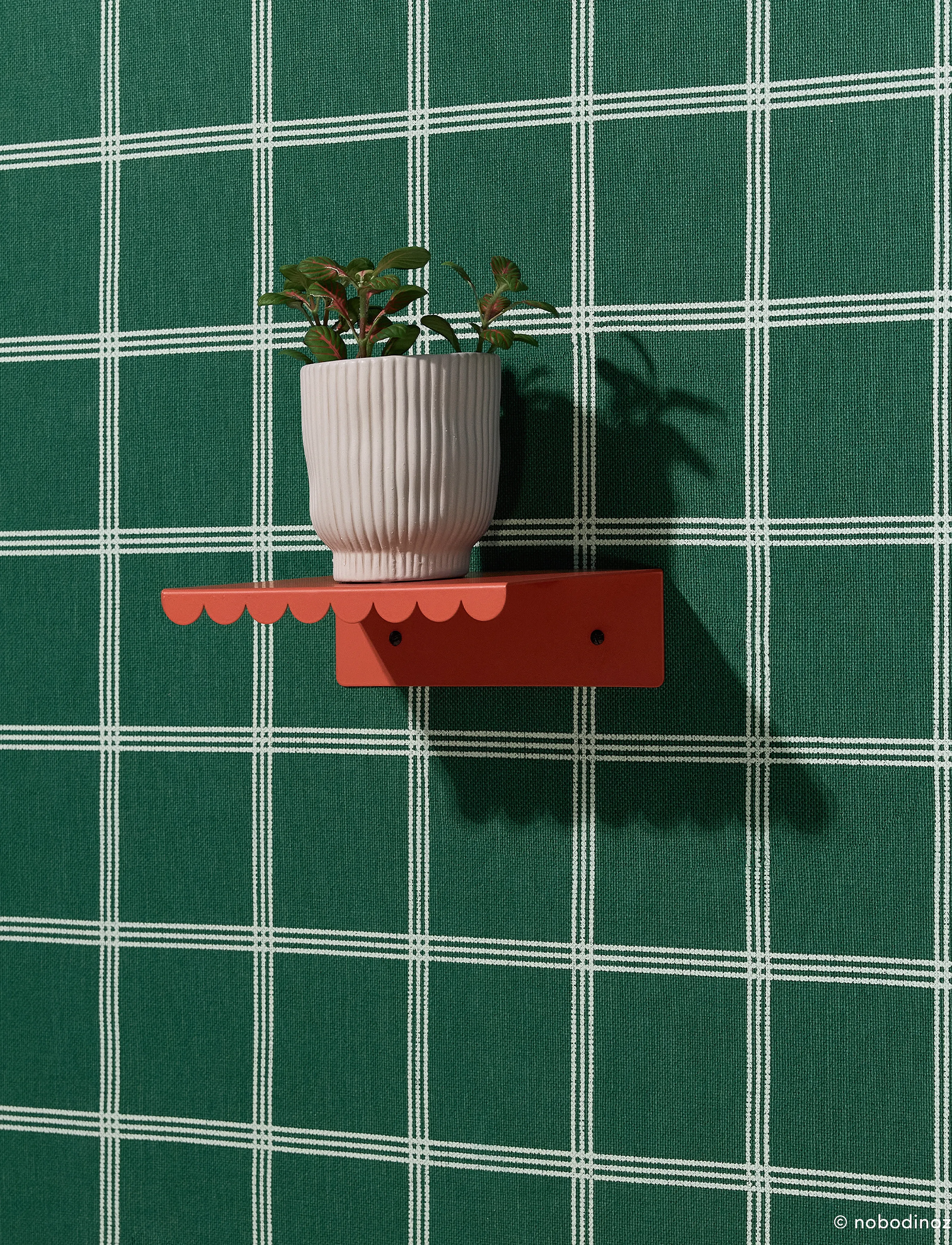 NOBODINOZ - STEEL WALL SHELF SMALL 20X16X6 - hylder - burnt red - 4