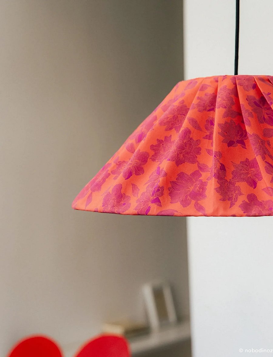 NOBODINOZ - Pleated pendant lampshade diam. 50cm Ava - plafonniers - red peonies - 4