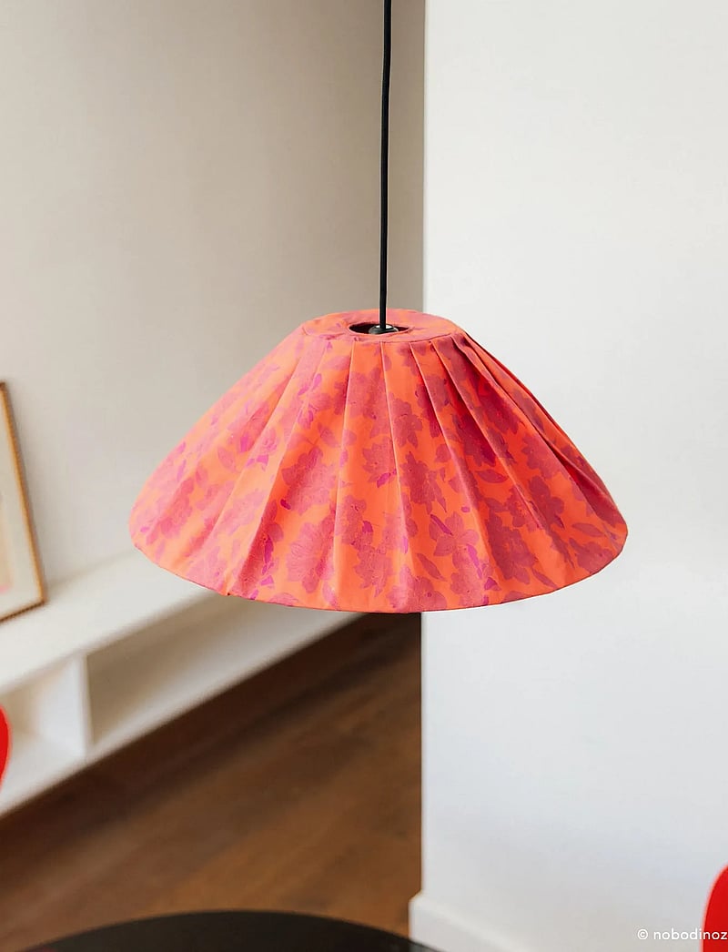 NOBODINOZ - Pleated pendant lampshade diam. 50cm Ava - loftslamper - red peonies - 5