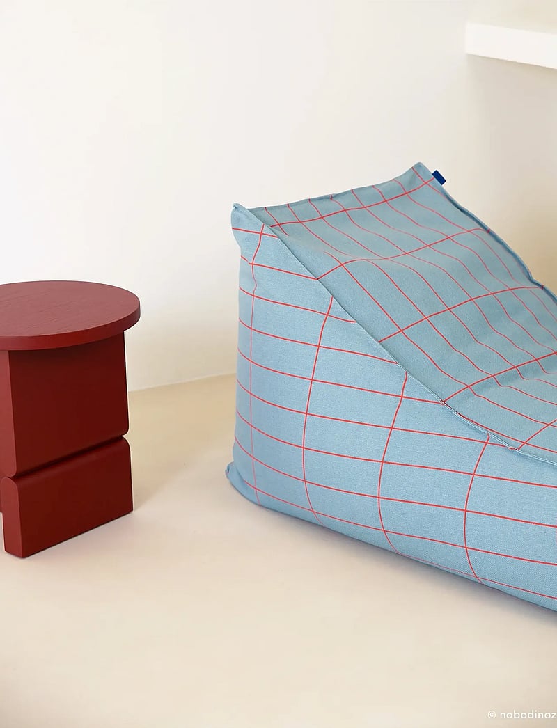 NOBODINOZ - Long beanbag - adult size - Vibes - puffer og lænestole - blue red grid - 3