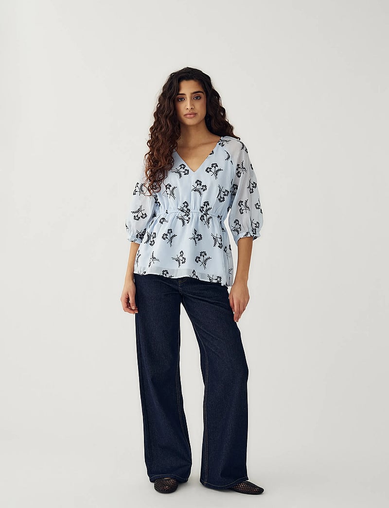 Noella - Jin Blouse - kortärmade blusar - light blue - 0
