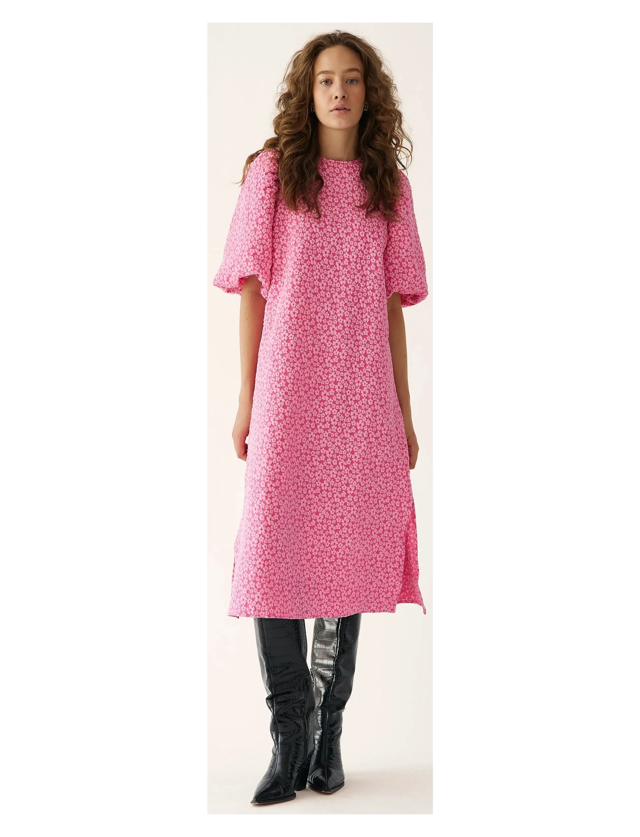 BRIGHT PINK
