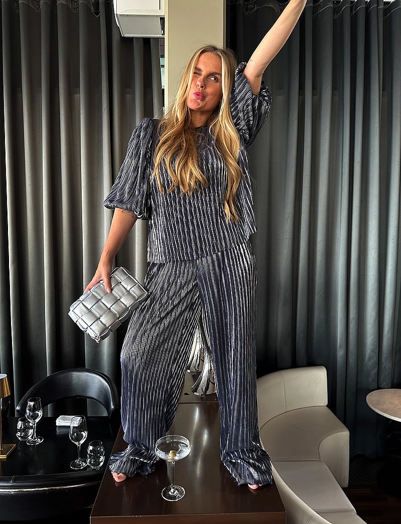 Noella - Shelly Pants - laia säärega püksid - navy blue - 0