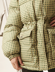 Noella - Emilia Puffer Jacket - down- & padded jackets - green/lime checks - 2