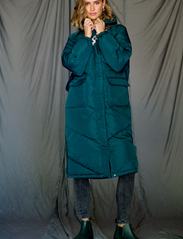 Noella - Kaila Oversize Puffer Coat - winter coats - bottle green - 2