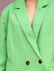 Noella - Mille Oversize Blazer - dobbelspente blazere - lime green check - 4