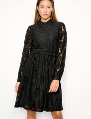 Noella - Pixi Shirt Dress Lace - skjortekjoler - black - 2