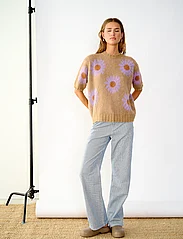 Noella - Raya Knit Sweater - strikkegensere - sand/lavender flower - 2