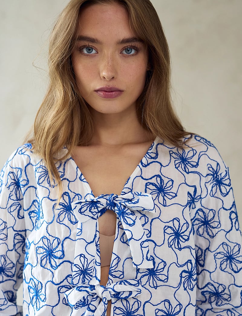 Noella - Krisina Blouse - long sleeved blouses - white blue combo - 0