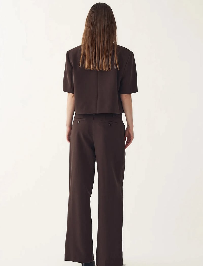 Noella - N-Leanne Crop Blazer - cropped-blazer - chocolate - 3
