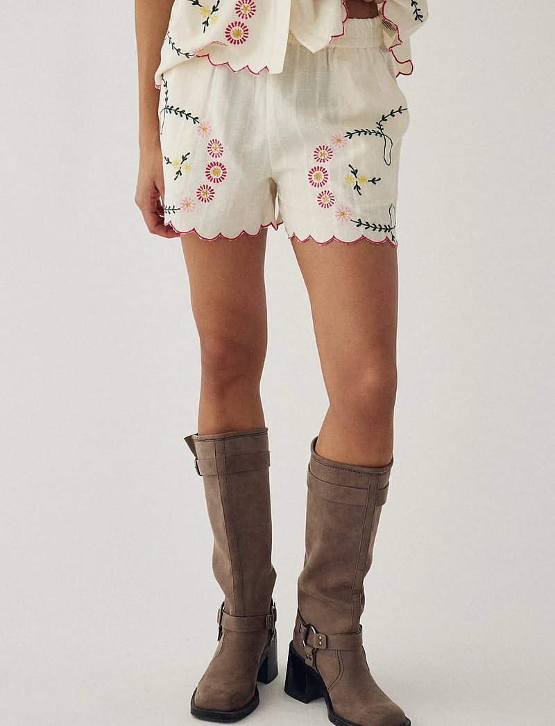 Noella - N-Layne MW Shorts - casual shorts - offwhite - 0