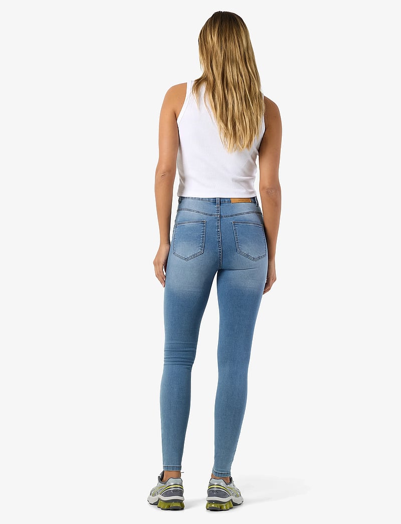 NOISY MAY - NMCALLIE HW SKINNY JEAN VI059LB FWD NOOS - liibuvad teksad - light blue denim - 4