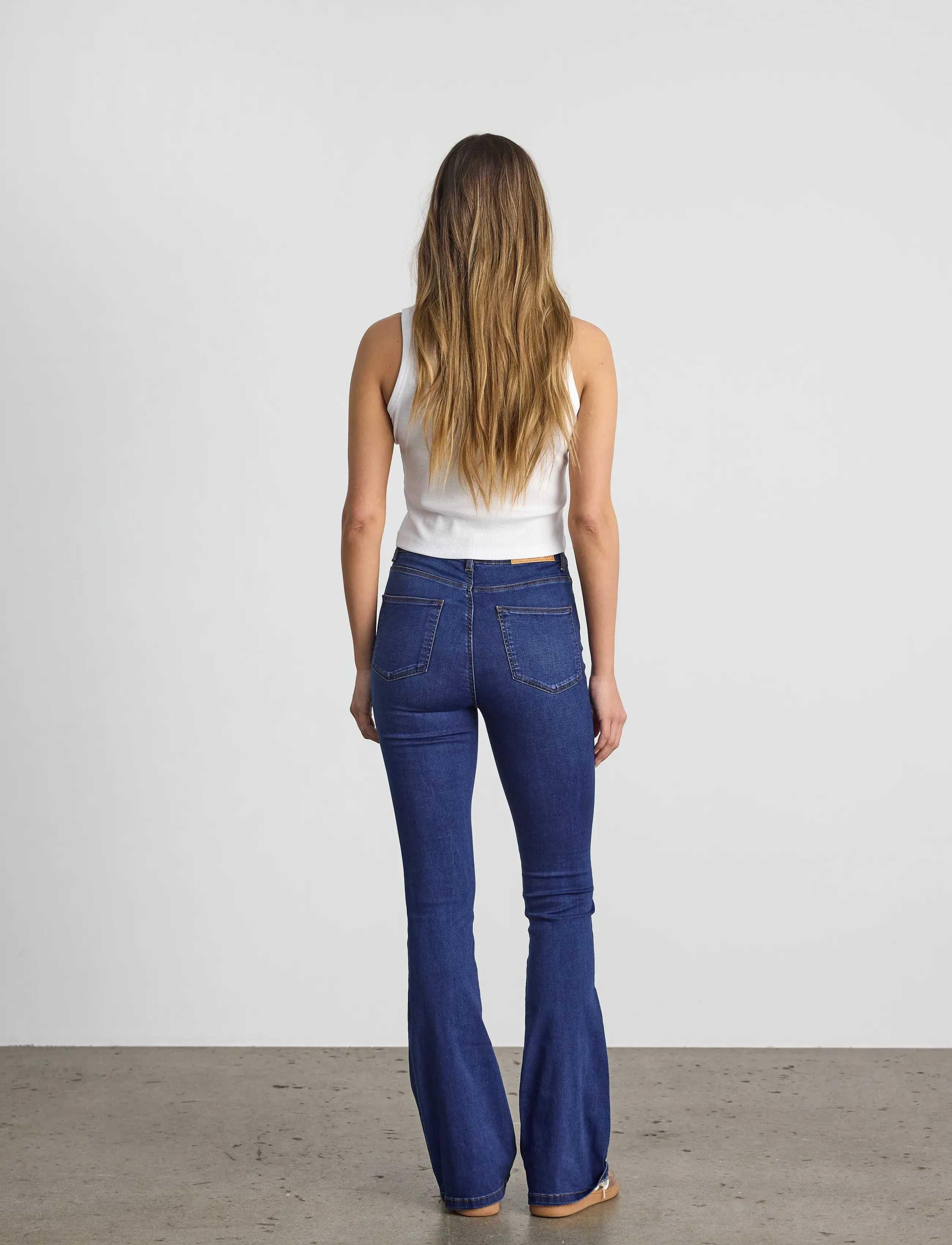 NOISY MAY NMSALLIE HW SK FLARED VI021MB NOOS - Flared jeans - MEDIUM BLUE DENIM / blue