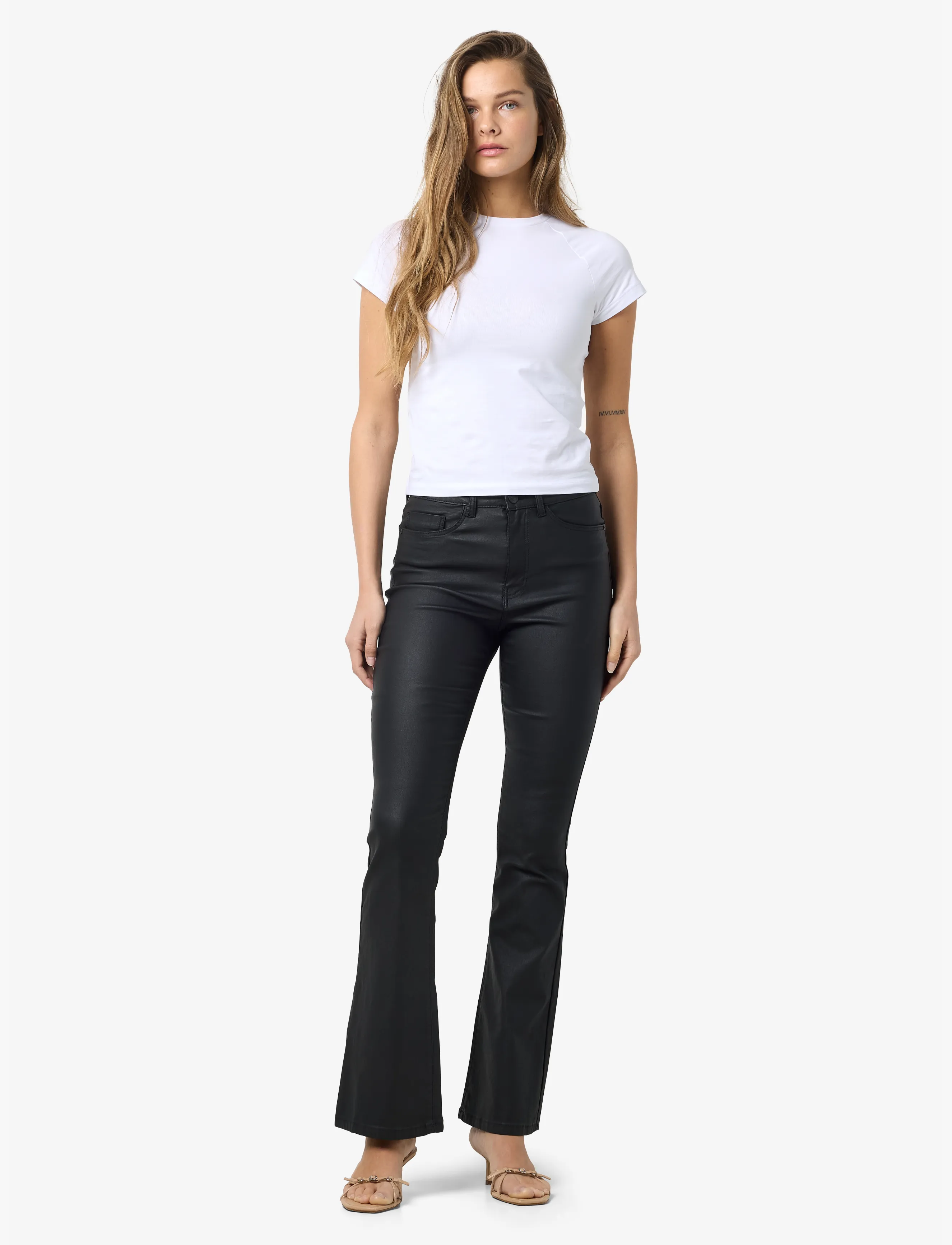 NOISY MAY - NMSALLIE HW FLARE COATED PANTS NOOS - flares - black - 3