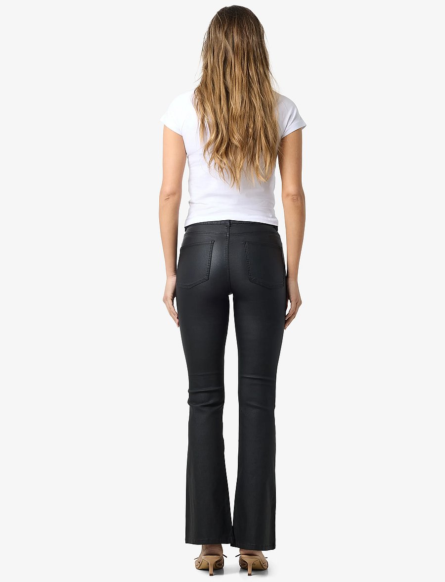 NOISY MAY - NMSALLIE HW FLARE COATED PANTS NOOS - schlaghosen - black - 4