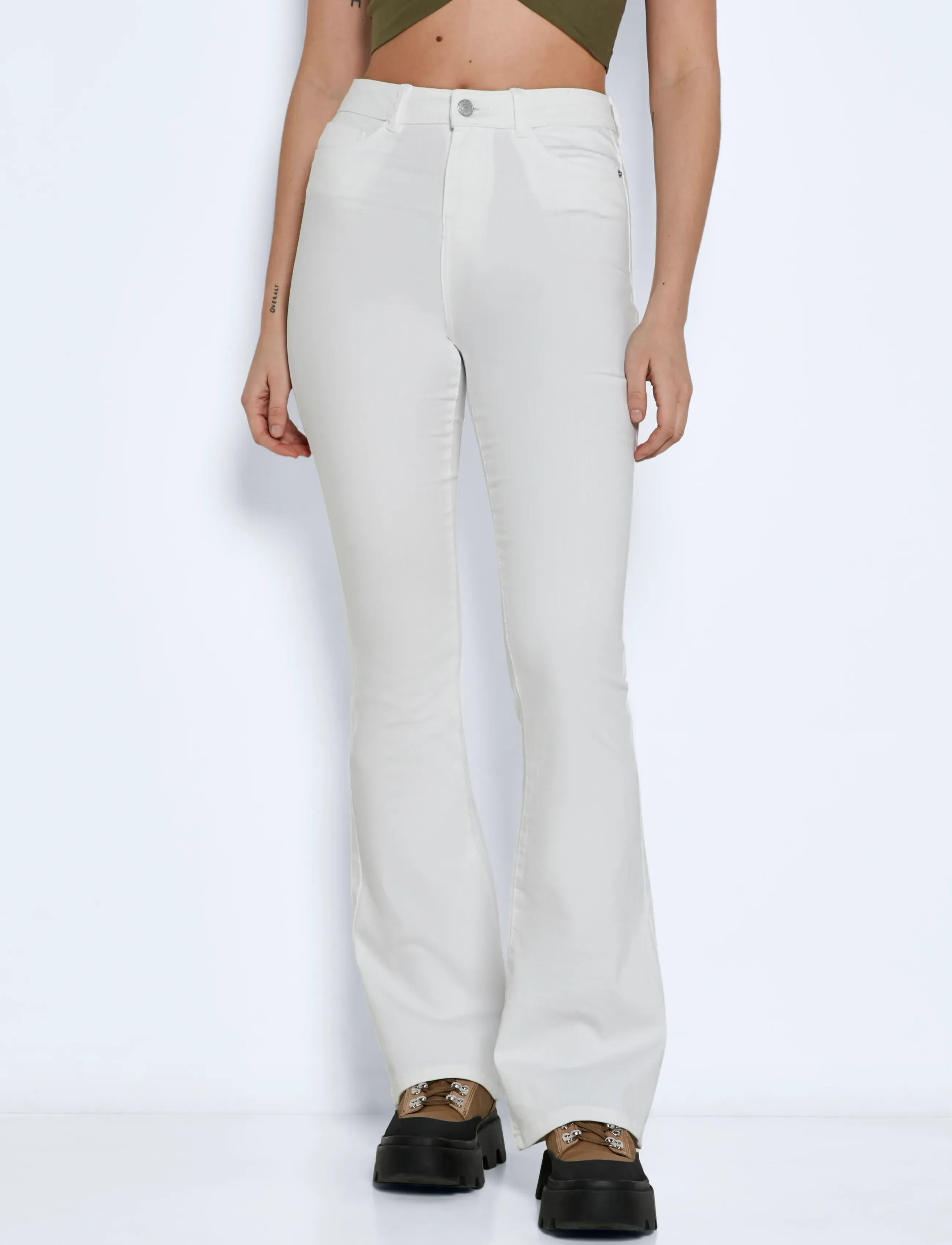 NOISY MAY NMSALLIE HW FLARE JEANS VI163BW S* - Transitional Layering - BRIGHT WHITE / white