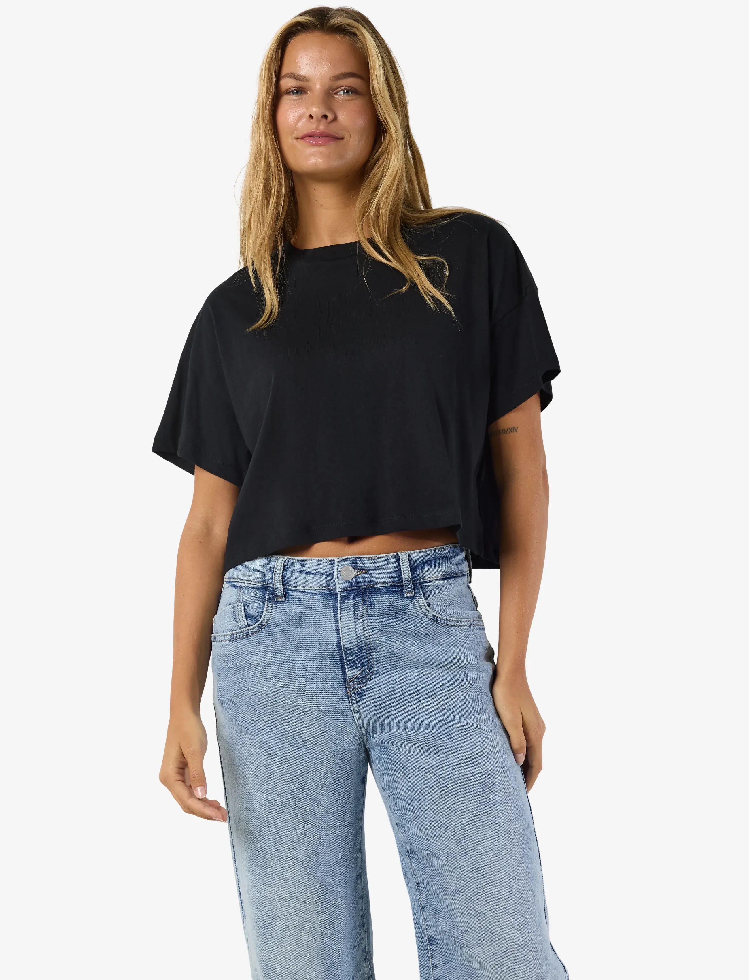 NOISY MAY NMALENA S/S O-NECK SEMICROP TOP FWD NOOS - Crop tops - BLACK / black