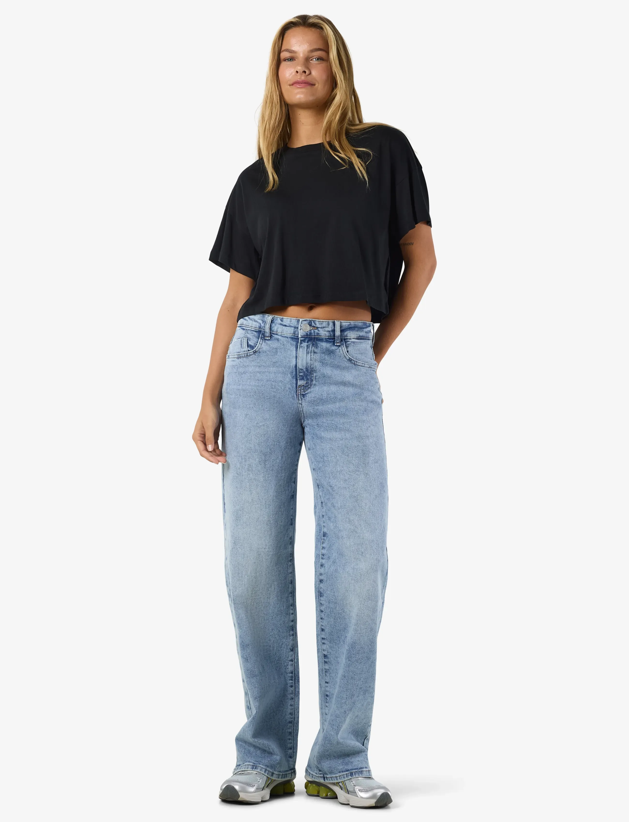 NOISY MAY - NMALENA S/S O-NECK SEMICROP TOP NOOS - trumpos palaidinukės - black - 3