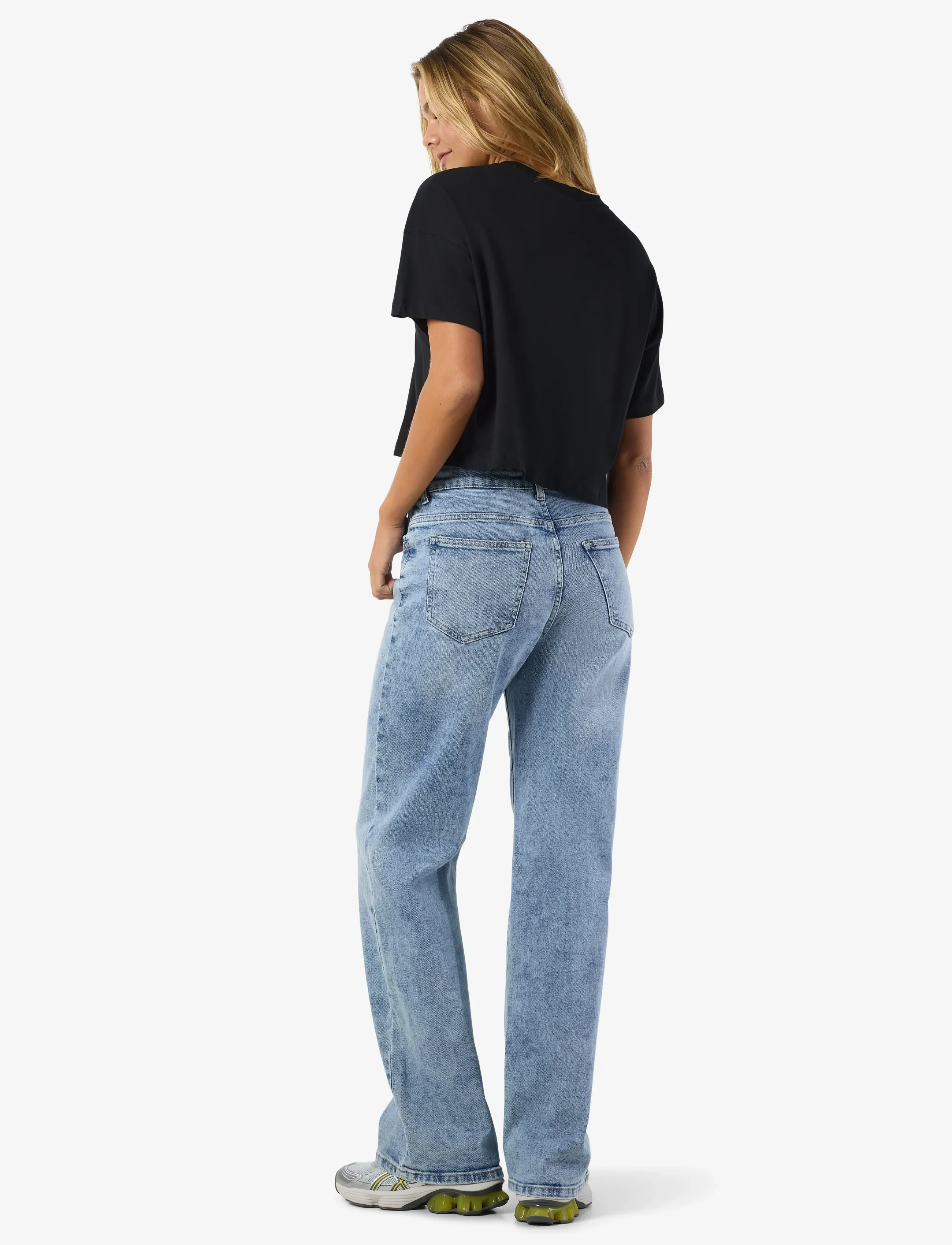 NOISY MAY - NMALENA S/S O-NECK SEMICROP TOP NOOS - trumpos palaidinukės - black - 4