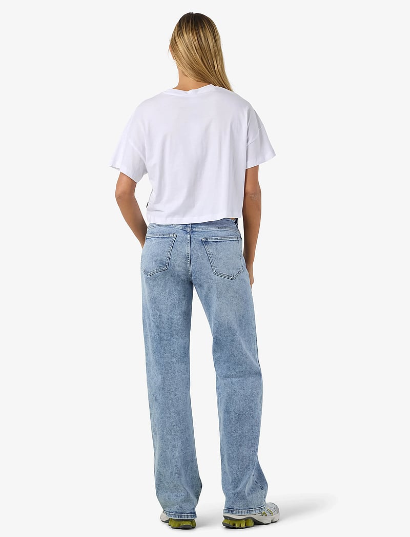 NOISY MAY - NMALENA S/S O-NECK SEMICROP TOP FWD NOOS - crop tops - bright white - 4