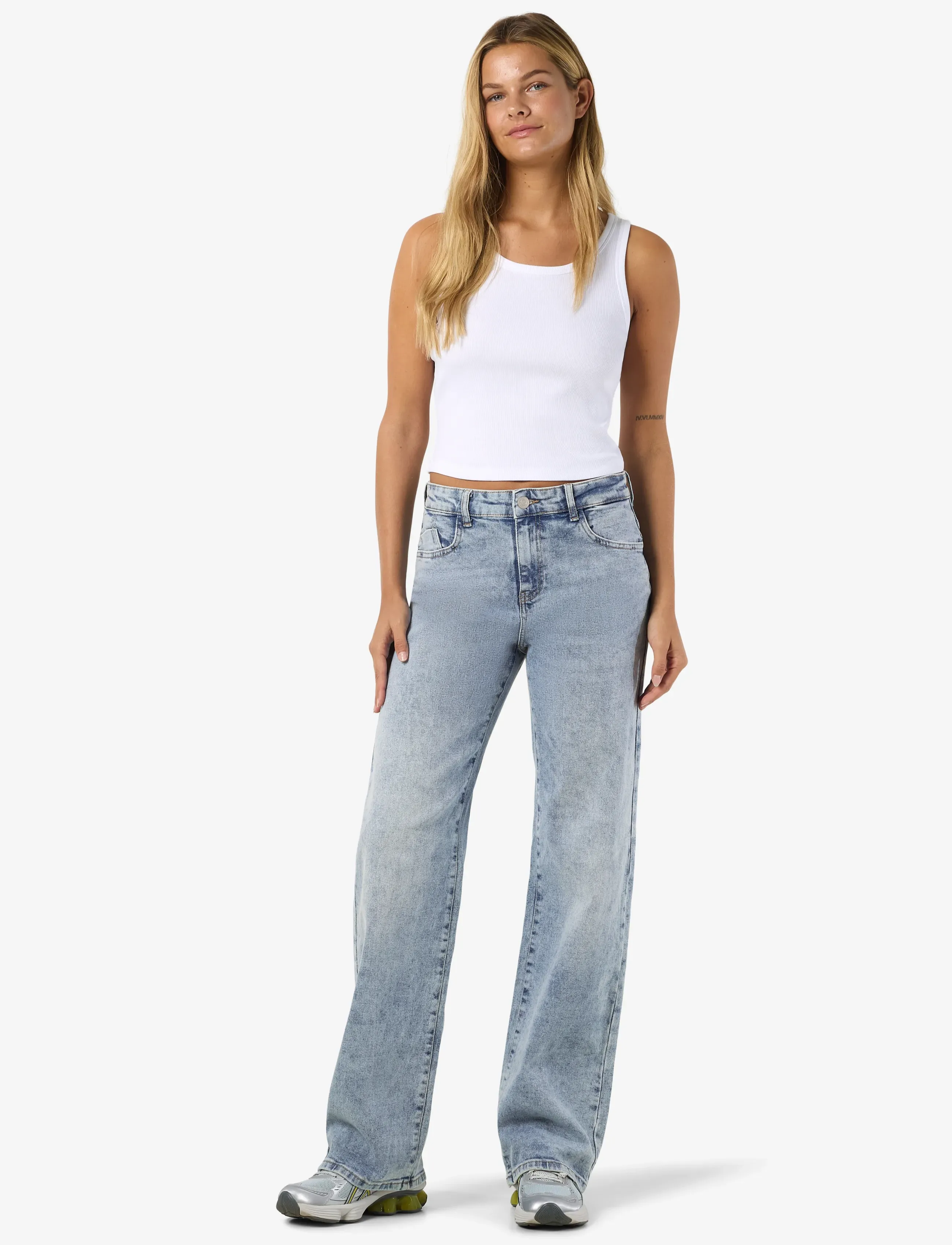 NOISY MAY - NMYOLANDA MW WIDE STR AZ236LB NOOS - hosen mit weitem bein - light blue denim - 3
