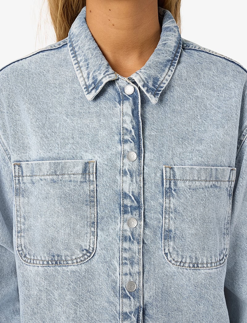 NOISY MAY - NMALVA L/S DENIM SHACKET AZ352LB NOOS - denimskjorter - light blue denim - 4