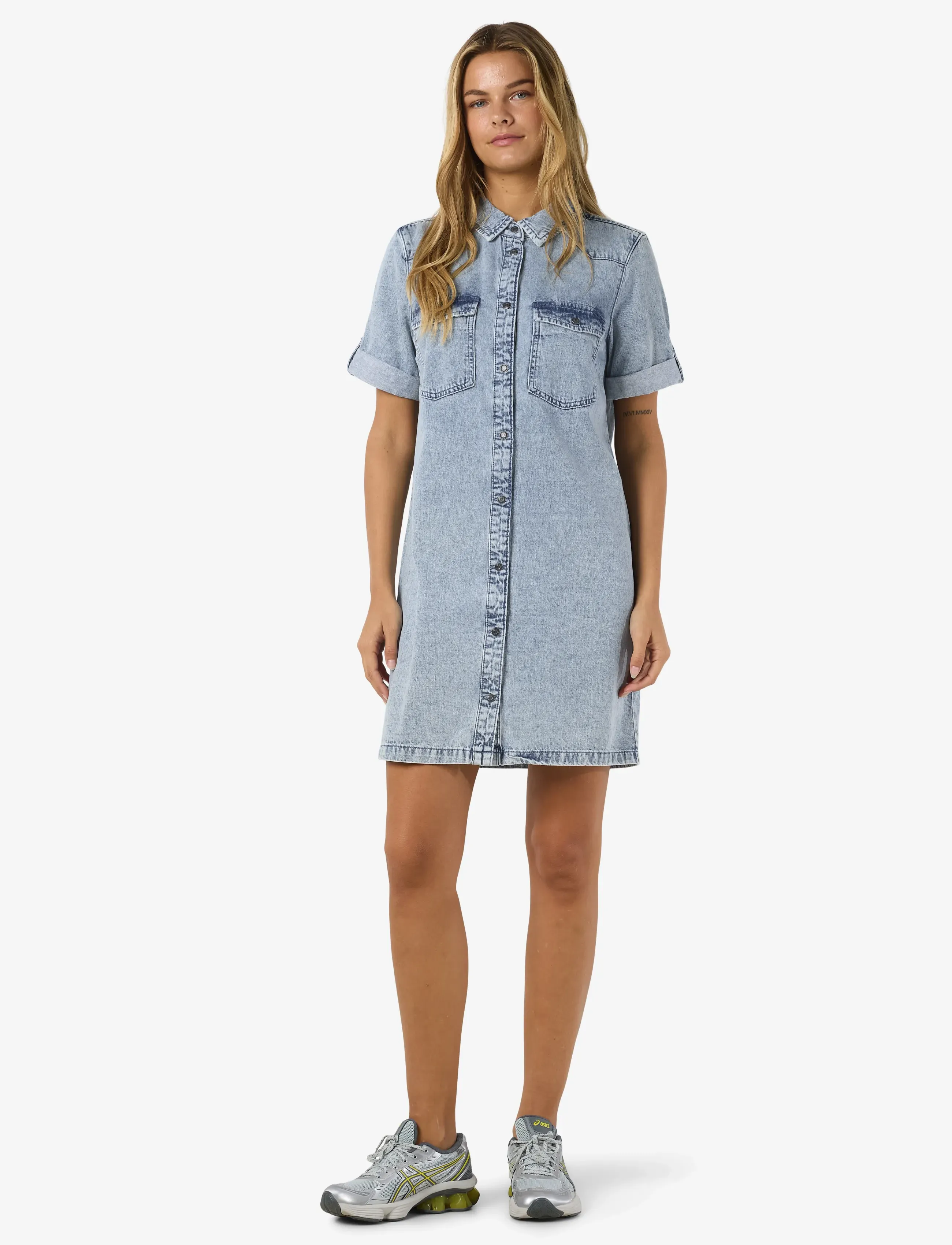 NOISY MAY - NMNEW SIGNE S/S DENIM DRESS VI003LB NOOS - jeanskleider - light blue denim - 3