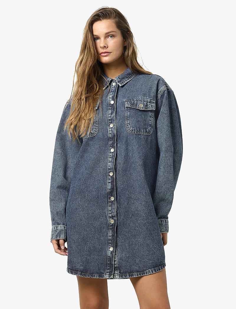 NOISY MAY - NMALVA L/S DENIM DRESS AZ351MB FWD NOOS - skjortekjoler - medium blue denim - 0