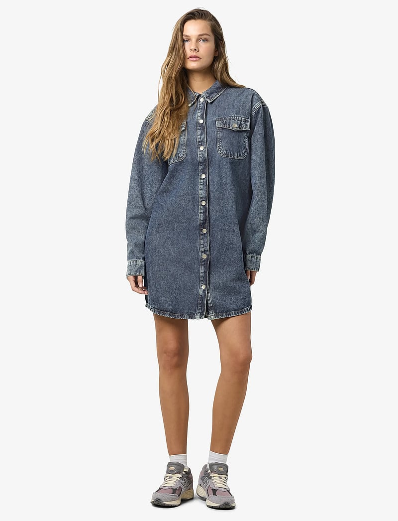NOISY MAY - NMALVA L/S DENIM DRESS AZ351MB FWD NOOS - skjortekjoler - medium blue denim - 3