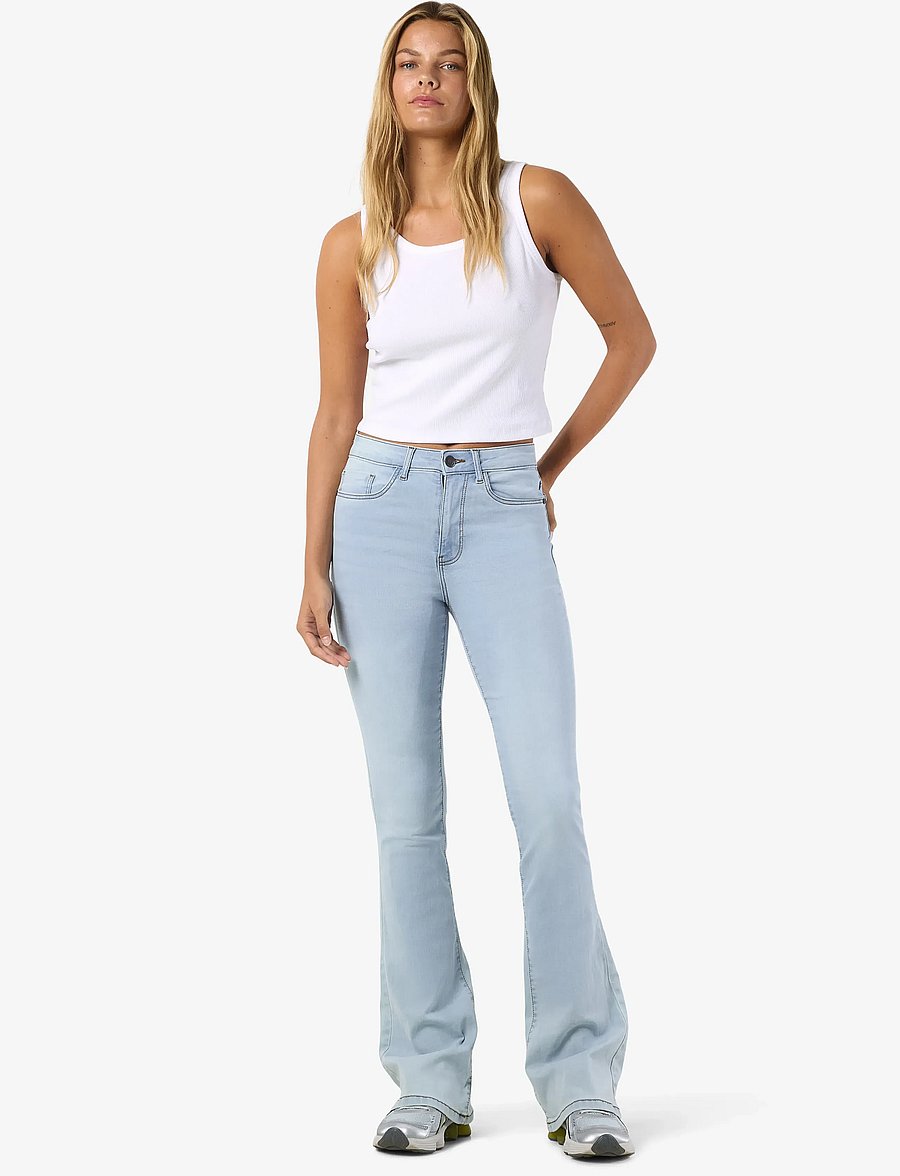 NOISY MAY - NMSALLIE HW SK FLARED VI515LB FWD NOOS - flared jeans - light blue denim - 3