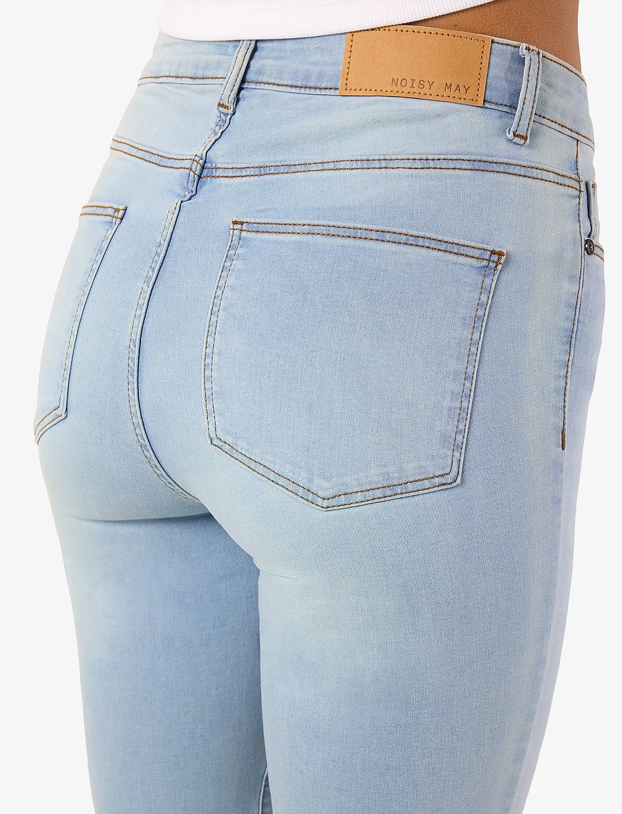 NOISY MAY - NMSALLIE HW SK FLARED VI515LB FWD NOOS - flared jeans - light blue denim - 4