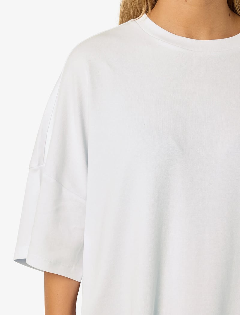 NOISY MAY - NMMOCCA 2/4 BOXY TEE DRESS JRS FWD NOOS - t-shirt-kleider - bright white - 3