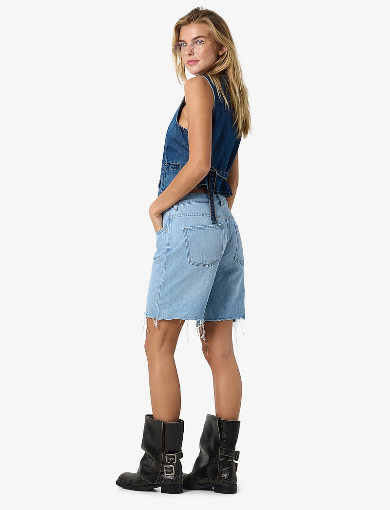 NOISY MAY - NMHOLLA NW LOOSE SHORTS AZ425LB NOOS - jeansshorts - light blue denim - 0