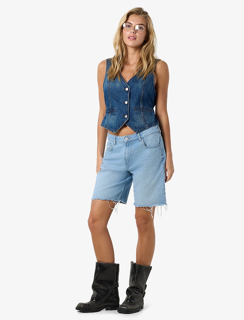 NOISY MAY - NMHOLLA NW LOOSE SHORTS AZ425LB NOOS - jeansshorts - light blue denim - 3