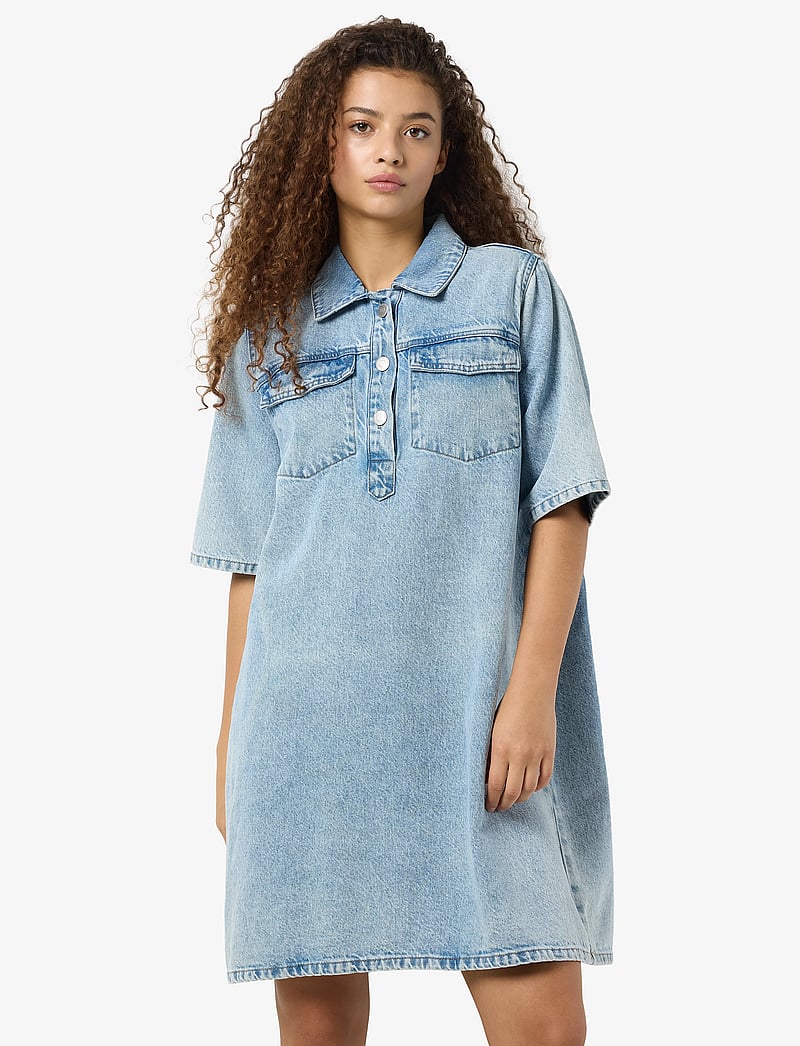 NOISY MAY - NMINDIE S/S SHORT DRESS AZ429LB - korte kjoler - light blue denim - 0