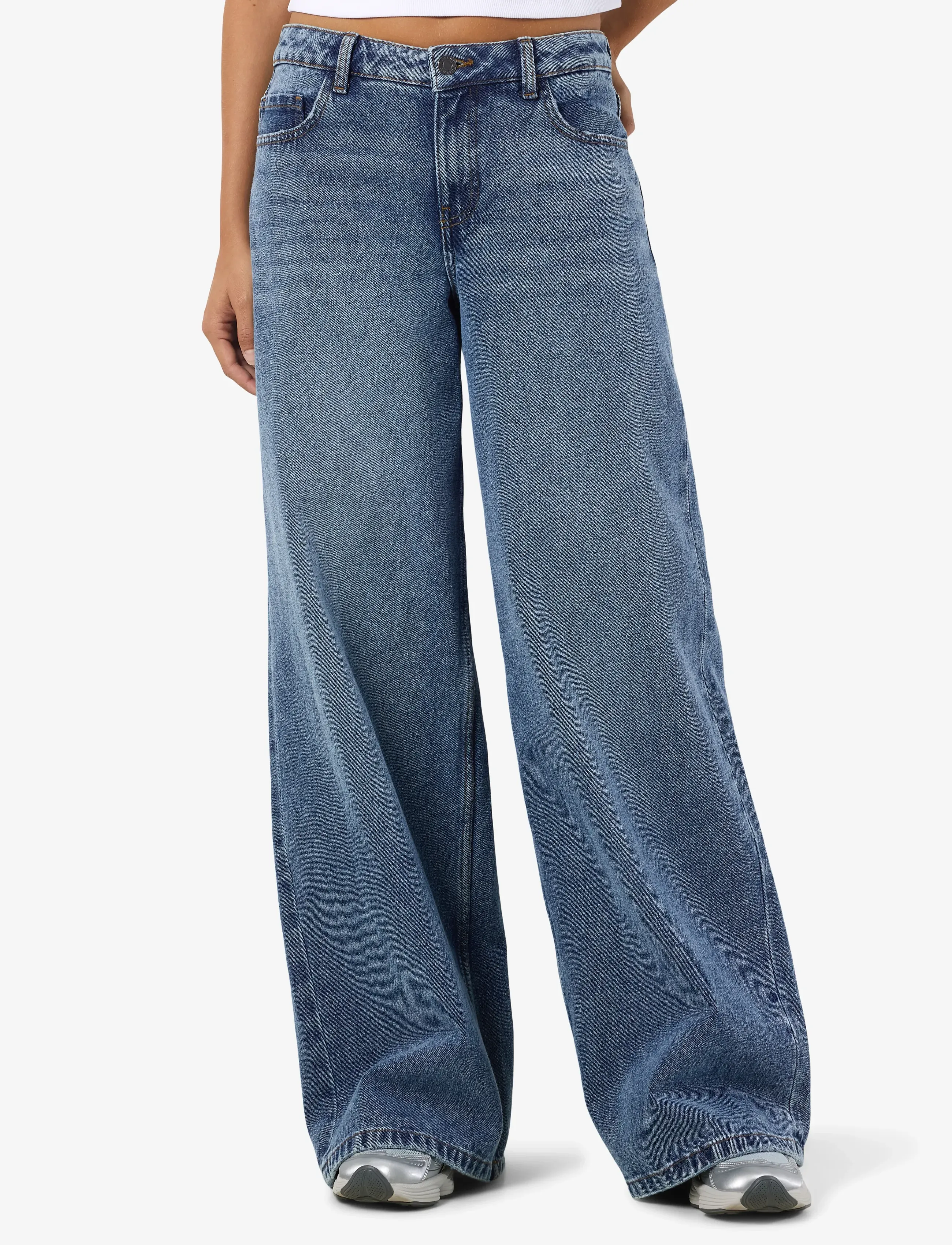 NOISY MAY NMKETTIE MW WIDE JEANS VI557MB NOOS - Jeans - MEDIUM BLUE DENIM / blue