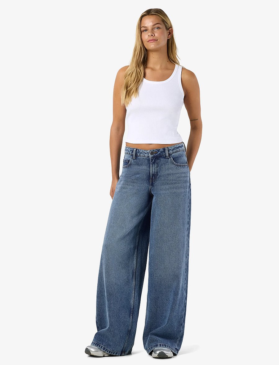 NOISY MAY - NMKETTIE MW WIDE JEANS VI557MB NOOS - hosen mit weitem bein - medium blue denim - 5