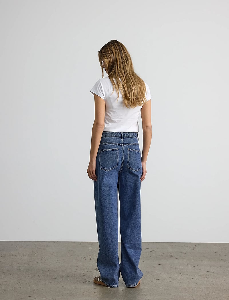 NOISY MAY - NMALEXA MW LOOSE JEANS FO055MB NOOS - wide leg jeans - medium blue denim - 3