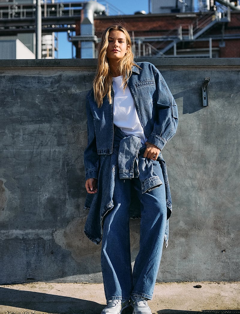 NOISY MAY - NMALEXA MW LOOSE JEANS FO055MB NOOS - brede jeans - medium blue denim - 4