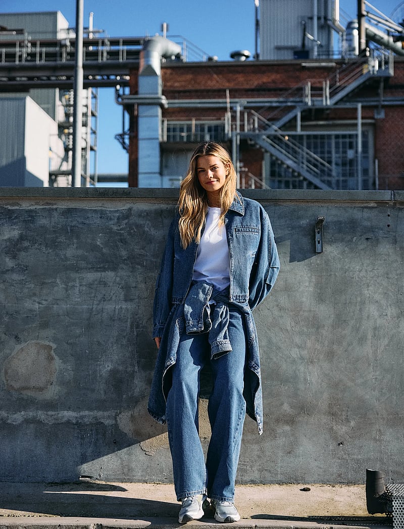 NOISY MAY - NMALEXA MW LOOSE JEANS FO055MB NOOS - wide leg jeans - medium blue denim - 5