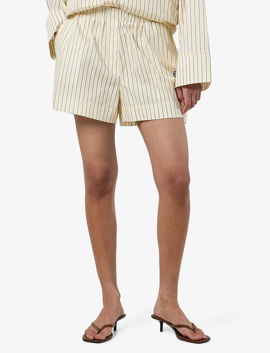 NOISY MAY - NMFRIDA SHORTS WVN BOX - casual shorts - pastel yellow - 0